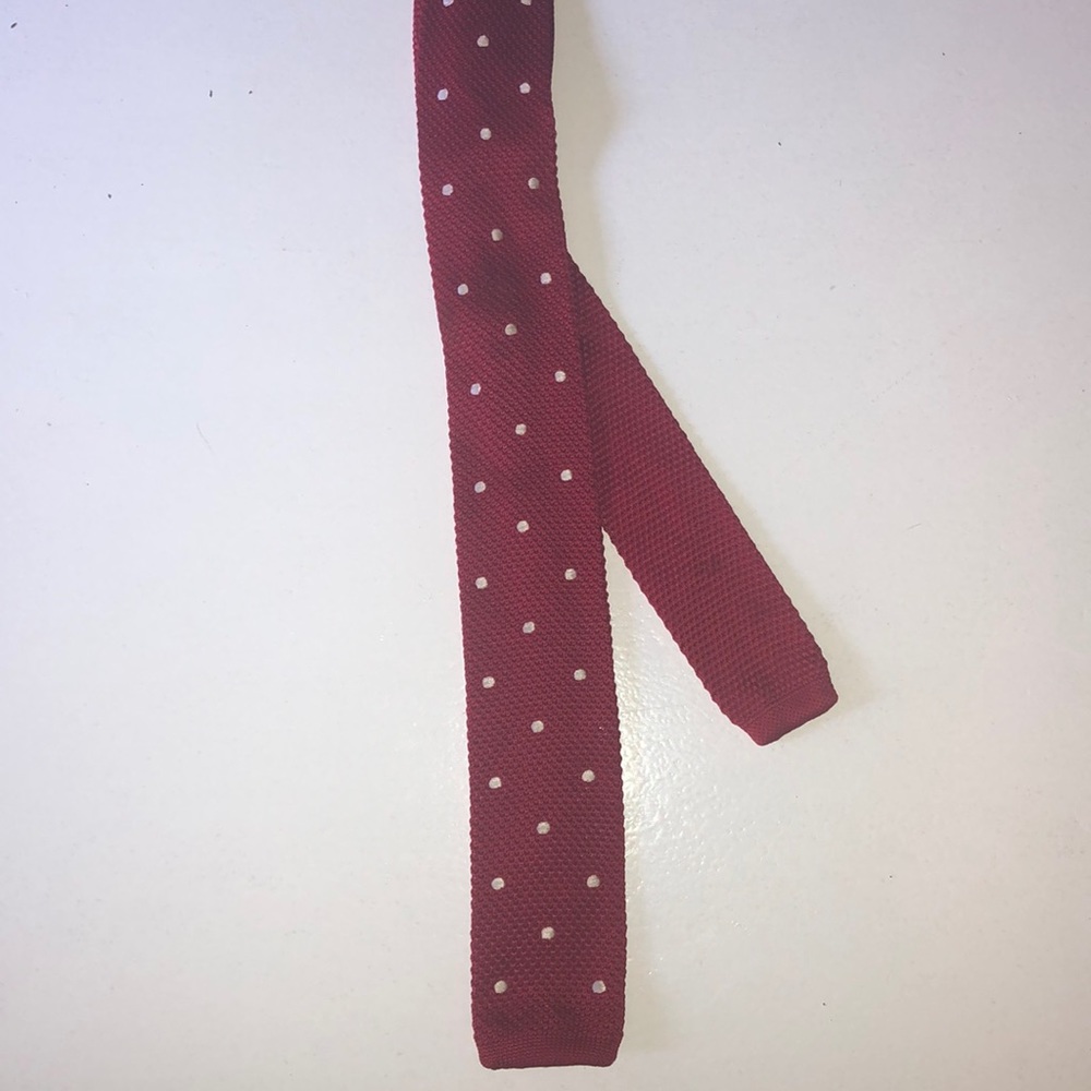 Knit polka dot tie